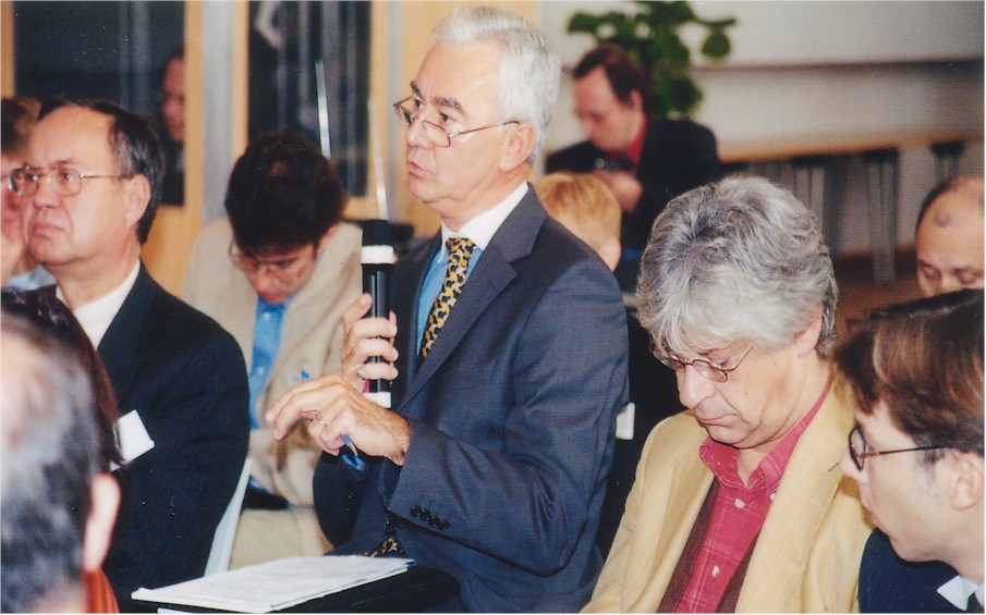 Jean STEPHENNE et, notamment, Patrick Jouret, Eric Foucher - Colloque La prospective territoriale comme outil de gouvernance, 28 septembre 2002, Seneffe (Wallonie) - (Photo Jean Delahaut)